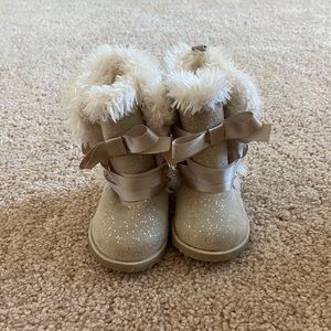 Baby girls fuzzy winter boots size 3
